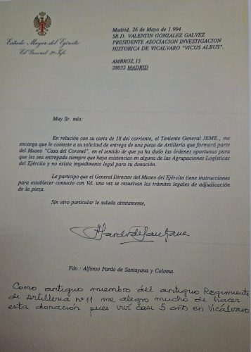 Carta de 1994 en la que el que fue coronel del cuartel de Vicálvaro Alfonso Pardo de Santayana nos cede la pieza de artillería, que ahora se nos retira por considerarse peligrosa.